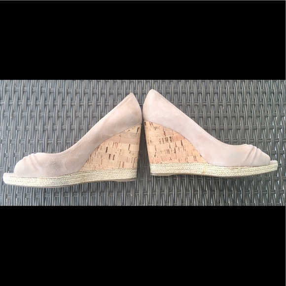 🎉 FLASH SALE 🎉 PRADA SUEDE PEEP TOE WEDGE - Picture 4 of 7